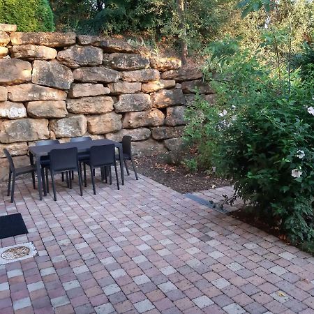 Appartement dans propriété calme en pleine nature Charbonnières-les-Bains Esterno foto