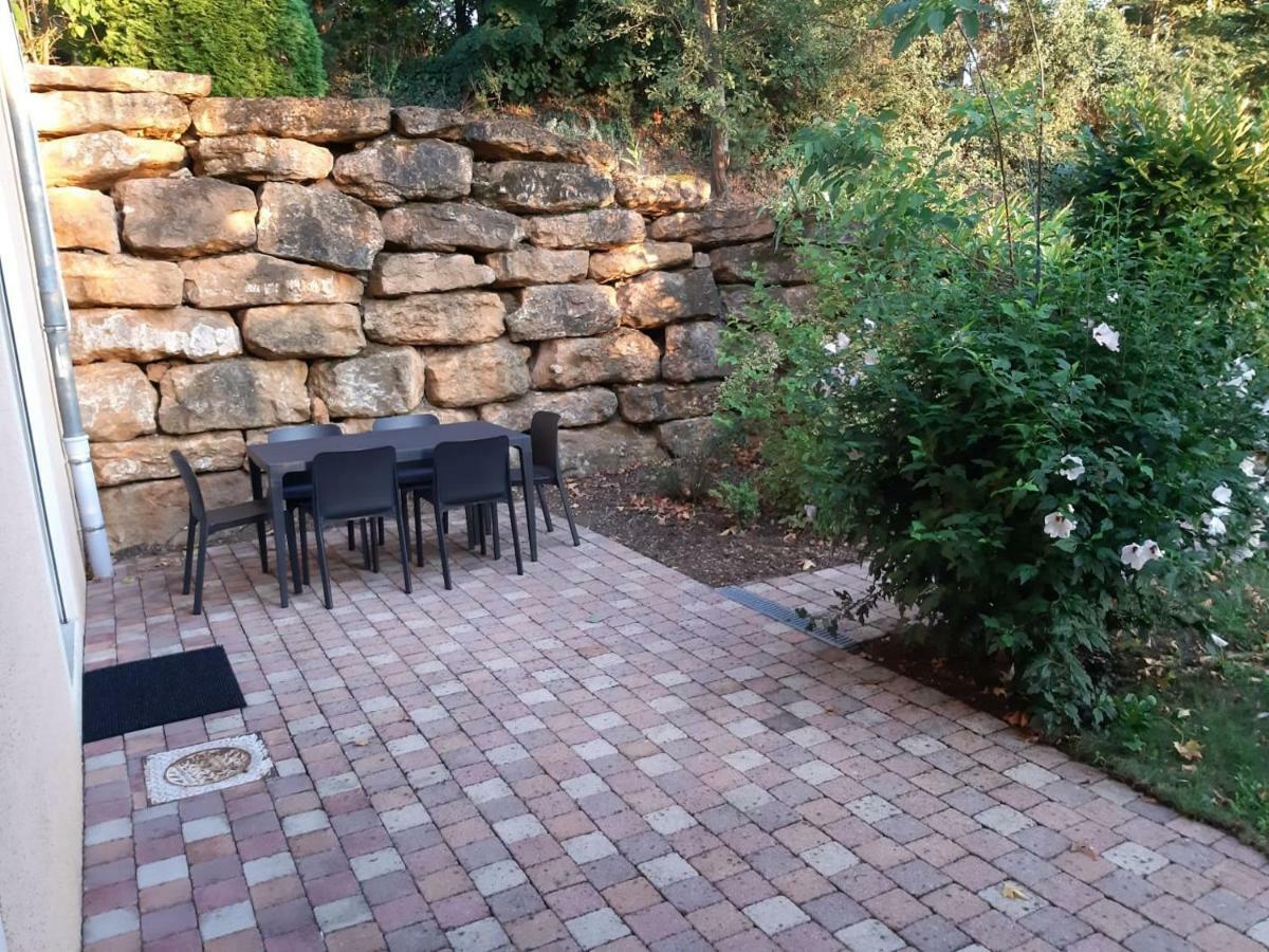 Appartement dans propriété calme en pleine nature Charbonnières-les-Bains Esterno foto
