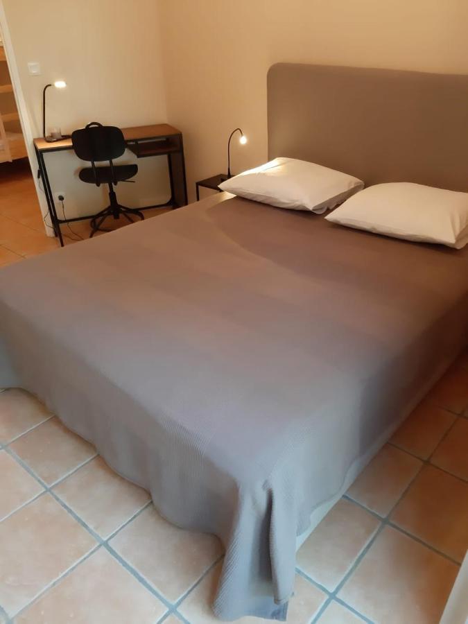 Appartement dans propriété calme en pleine nature Charbonnières-les-Bains Esterno foto